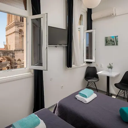 Plr Luxury Rooms Apartment