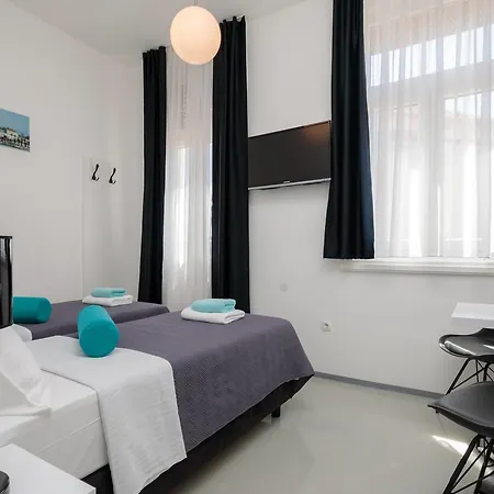 Plr Luxury Rooms *