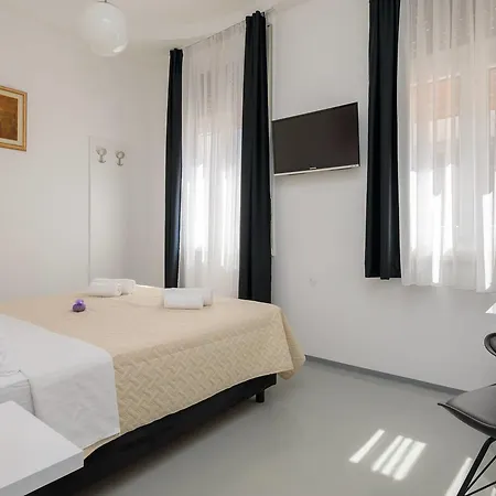 Plr Luxury Rooms *